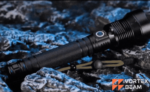 This short video introduces a flashlight using the XHP70 LED chip.